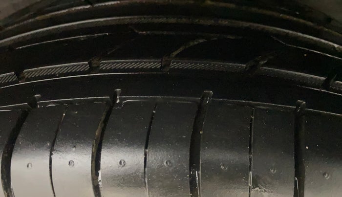 2014 Hyundai Verna FLUIDIC 1.6 CRDI SX, Diesel, Manual, 1,35,671 km, Left Rear Tyre Tread
