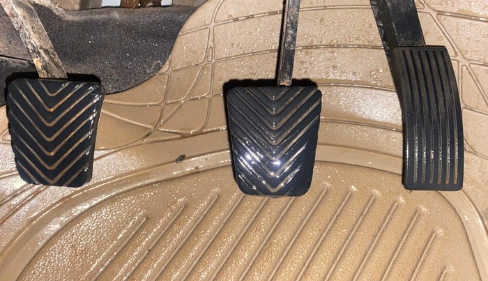 2014 Hyundai Verna FLUIDIC 1.6 CRDI SX, Diesel, Manual, 1,35,671 km, Pedals