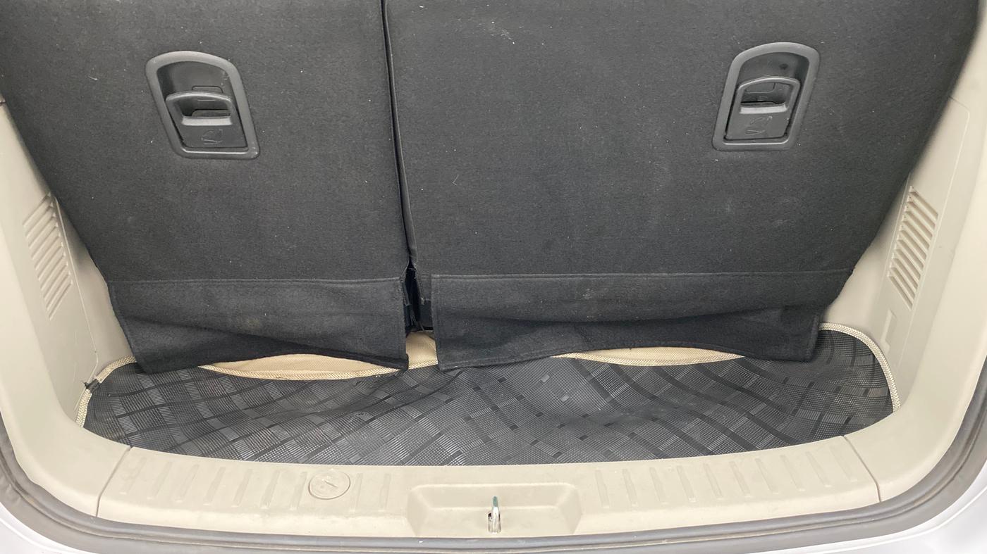 2018 Mahindra MARAZZO M2 8 STR, Diesel, Manual, 18,601 km, Boot Inside