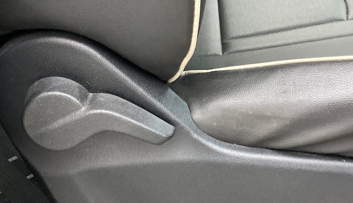 2018 Mahindra MARAZZO M2 8 STR, Diesel, Manual, 18,601 km, Driver Side Adjustment Panel