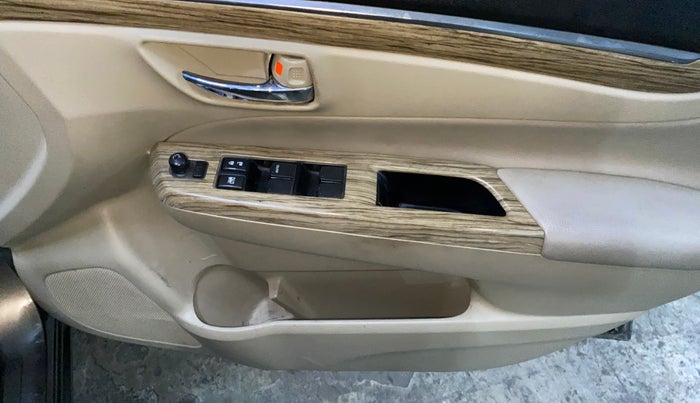 2018 Maruti Ciaz ALPHA 1.5 SHVS PETROL, Petrol, Manual, 82,378 km, Driver Side Door Panels Control