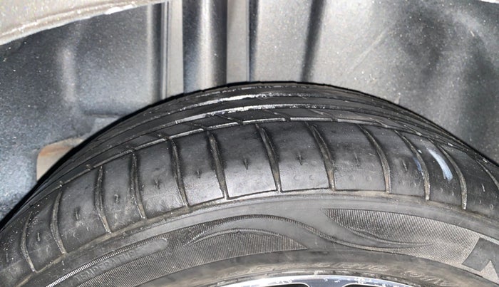 2018 Maruti Ciaz ALPHA 1.5 SHVS PETROL, Petrol, Manual, 82,378 km, Right Rear Tyre Tread