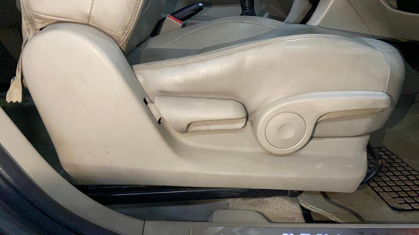 2018 Maruti Ciaz ALPHA 1.5 SHVS PETROL, Petrol, Manual, 82,378 km, Driver Side Adjustment Panel