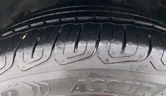 2011 Mercedes Benz C Class 	250 CDI ELEGANCE AT, Diesel, Automatic, 43,438 km, Left Front Tyre Tread