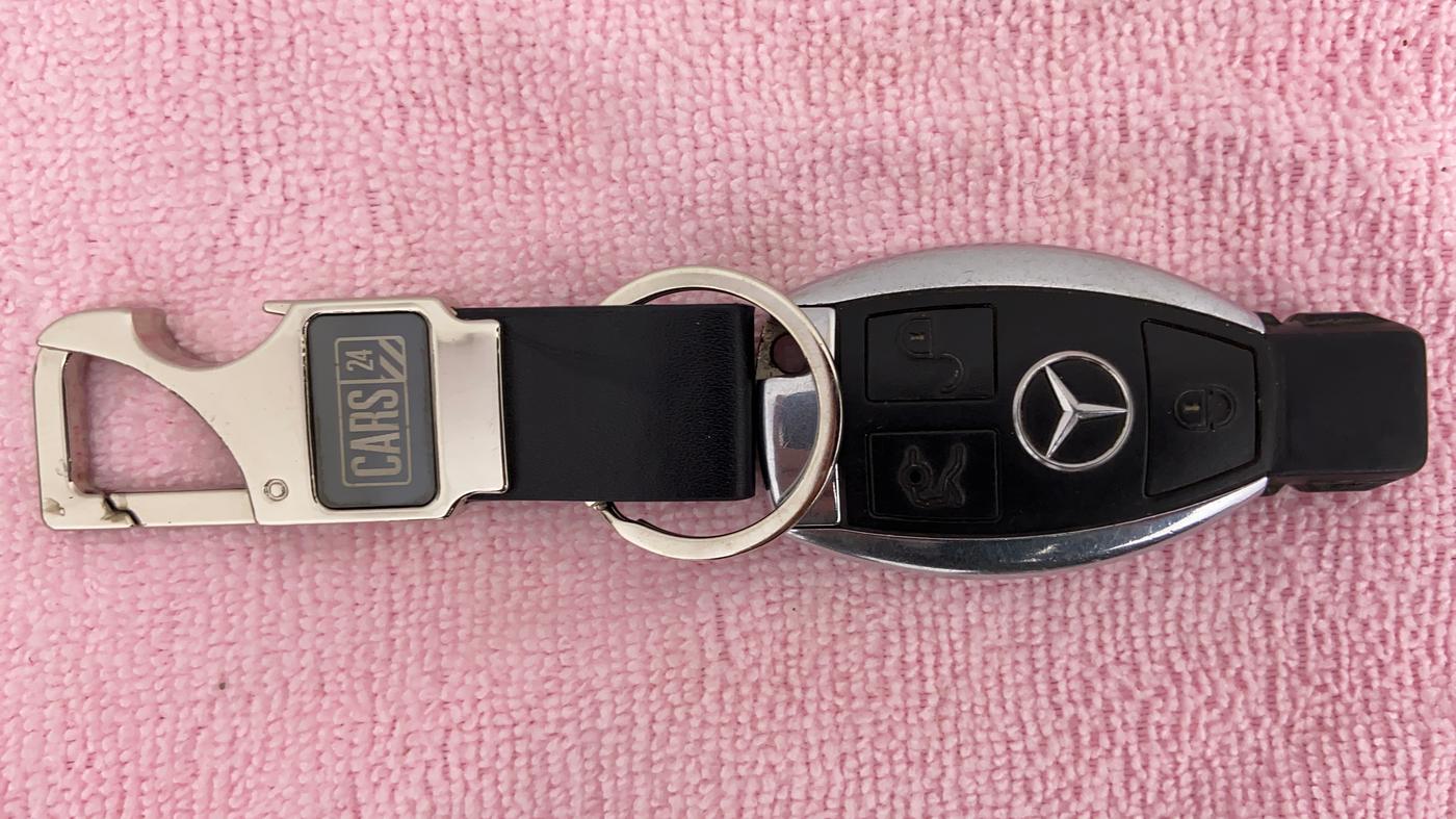 2011 Mercedes Benz C Class 	250 CDI ELEGANCE AT, Diesel, Automatic, 43,438 km, Key Close Up