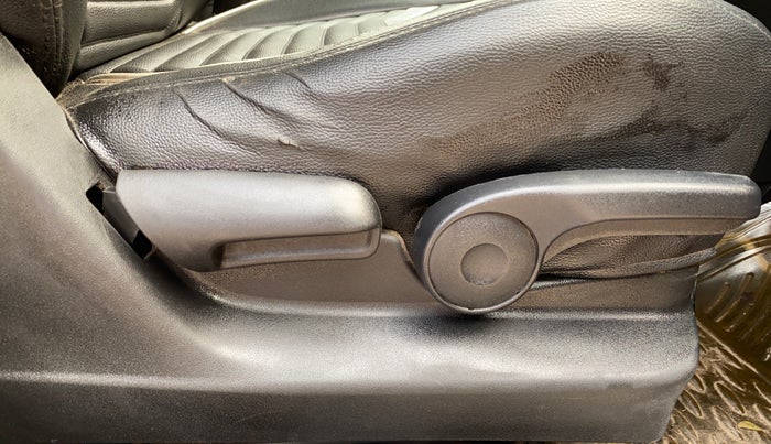 2017 Maruti Vitara Brezza ZDI PLUS DUAL TONE, Diesel, Manual, 98,175 km, Driver Side Adjustment Panel