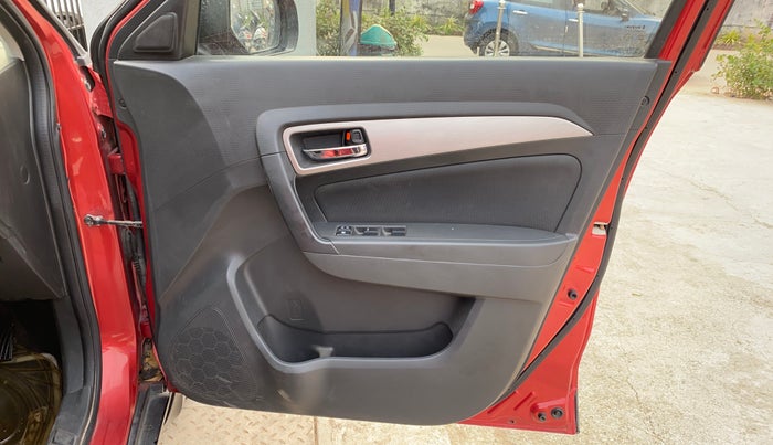 2017 Maruti Vitara Brezza ZDI PLUS DUAL TONE, Diesel, Manual, 98,175 km, Driver Side Door Panels Control