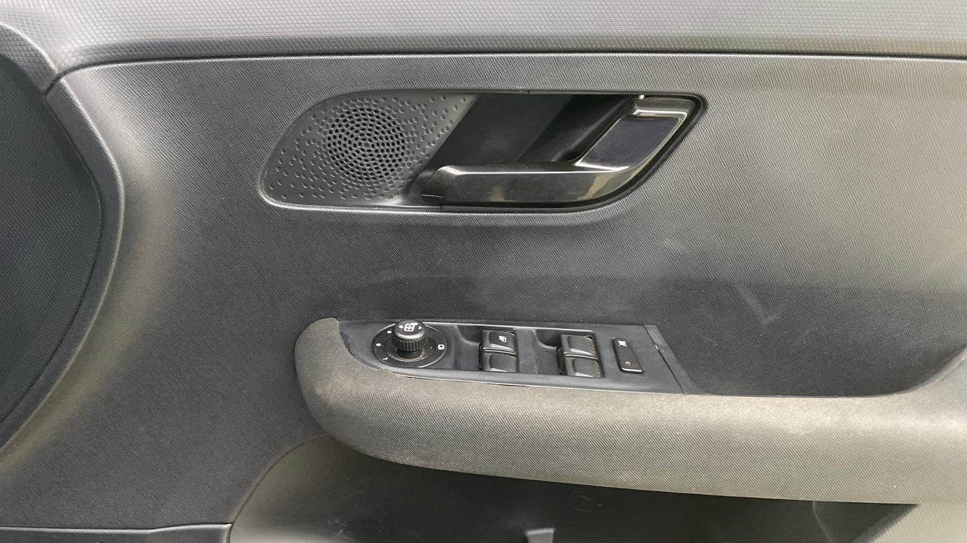 2022 Tata ALTROZ XZA PLUS DARK EDTION, Petrol, Automatic, 38,839 km, Driver Side Door Panels Control