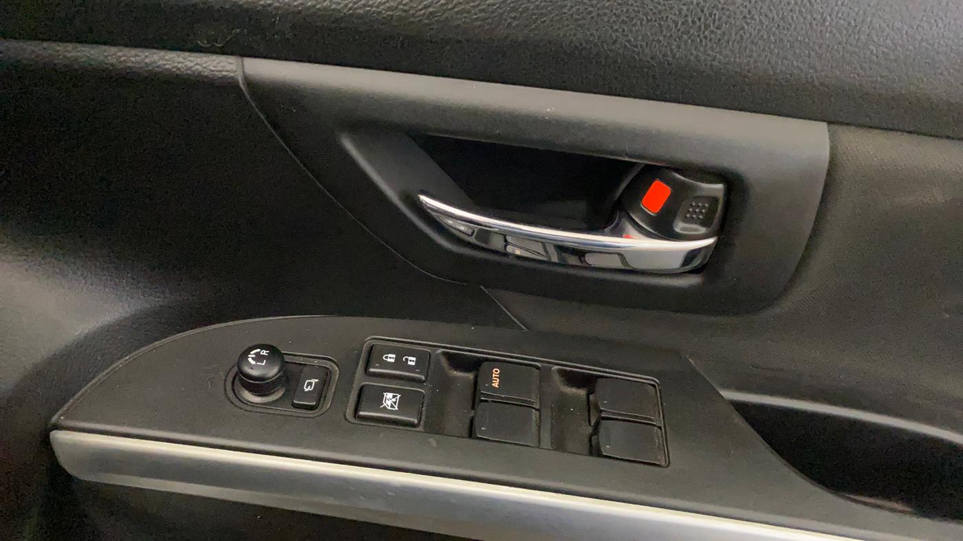 2020 Maruti S Cross ZETA 1.5, Petrol, Manual, 33,344 km, Driver Side Door Panels Control