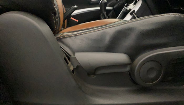 2020 Maruti S Cross ZETA 1.5, Petrol, Manual, 33,344 km, Driver Side Adjustment Panel