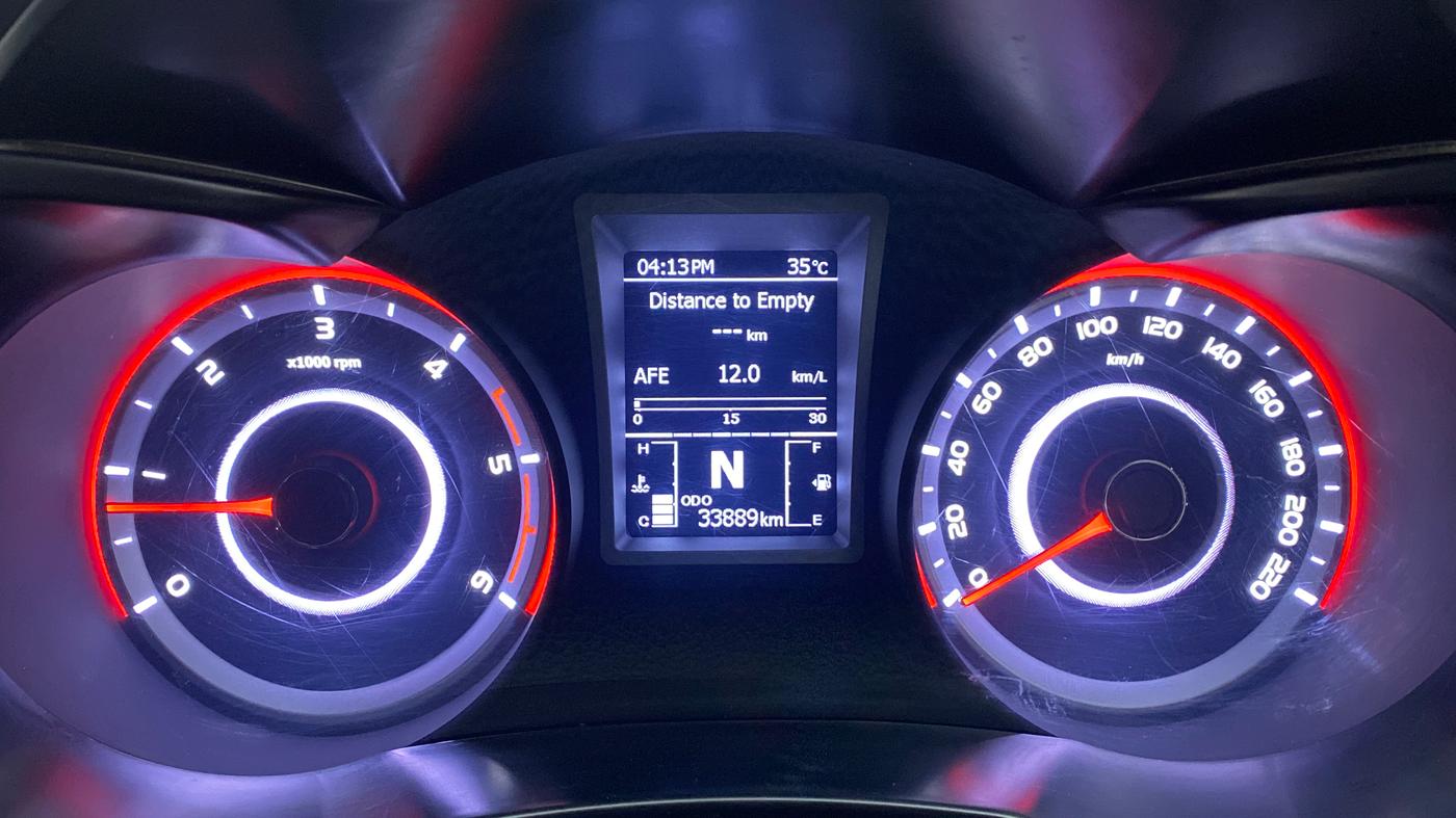 2021 Mahindra XUV300 W8 DIESEL MT, Diesel, Manual, 33,960 km, Odometer Image