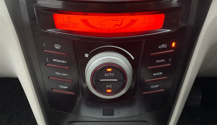 2021 Mahindra XUV300 W8 DIESEL MT, Diesel, Manual, 33,960 km, Automatic Climate Control
