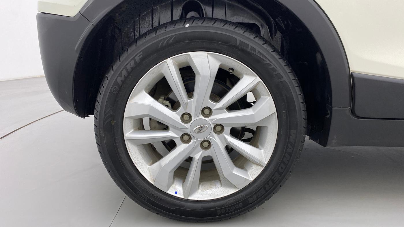 2021 Mahindra XUV300 W8 DIESEL MT, Diesel, Manual, 33,960 km, Right Rear Wheel