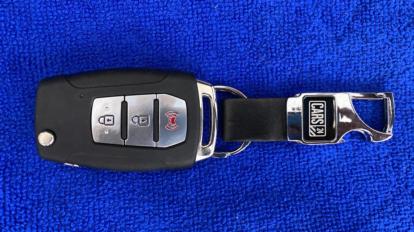 2021 Mahindra XUV300 W8 DIESEL MT, Diesel, Manual, 33,960 km, Key Close Up