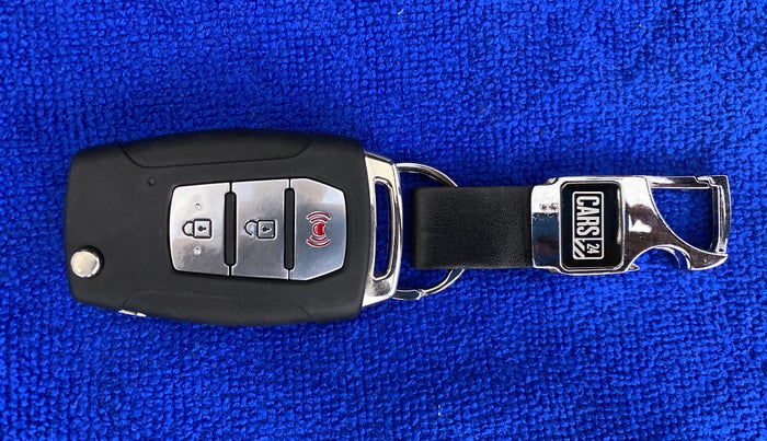 2021 Mahindra XUV300 W8 DIESEL MT, Diesel, Manual, 33,960 km, Key Close Up
