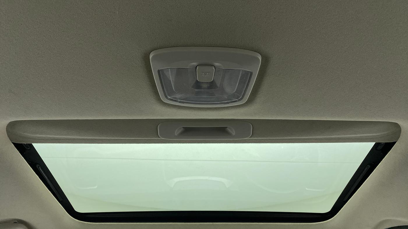 2021 Mahindra XUV300 W8 DIESEL MT, Diesel, Manual, 33,960 km, Moonroof/ Sunroof