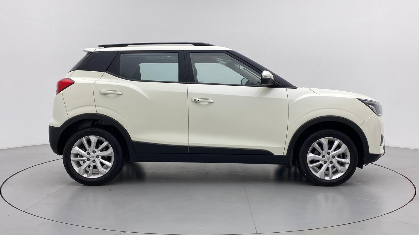 2021 Mahindra XUV300 W8 DIESEL MT, Diesel, Manual, 33,960 km, Right Side View