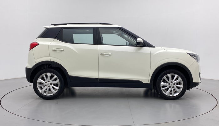 2021 Mahindra XUV300 W8 DIESEL MT, Diesel, Manual, 33,960 km, Right Side View
