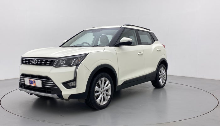 2021 Mahindra XUV300 W8 DIESEL MT, Diesel, Manual, 33,960 km, Left Front Diagonal
