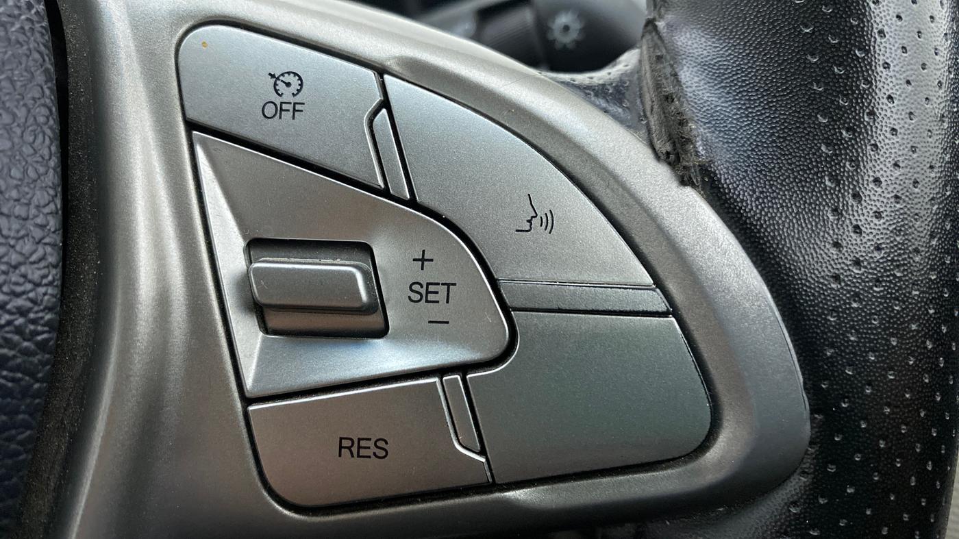 2021 Mahindra XUV300 W8 DIESEL MT, Diesel, Manual, 33,960 km, Adaptive Cruise Control