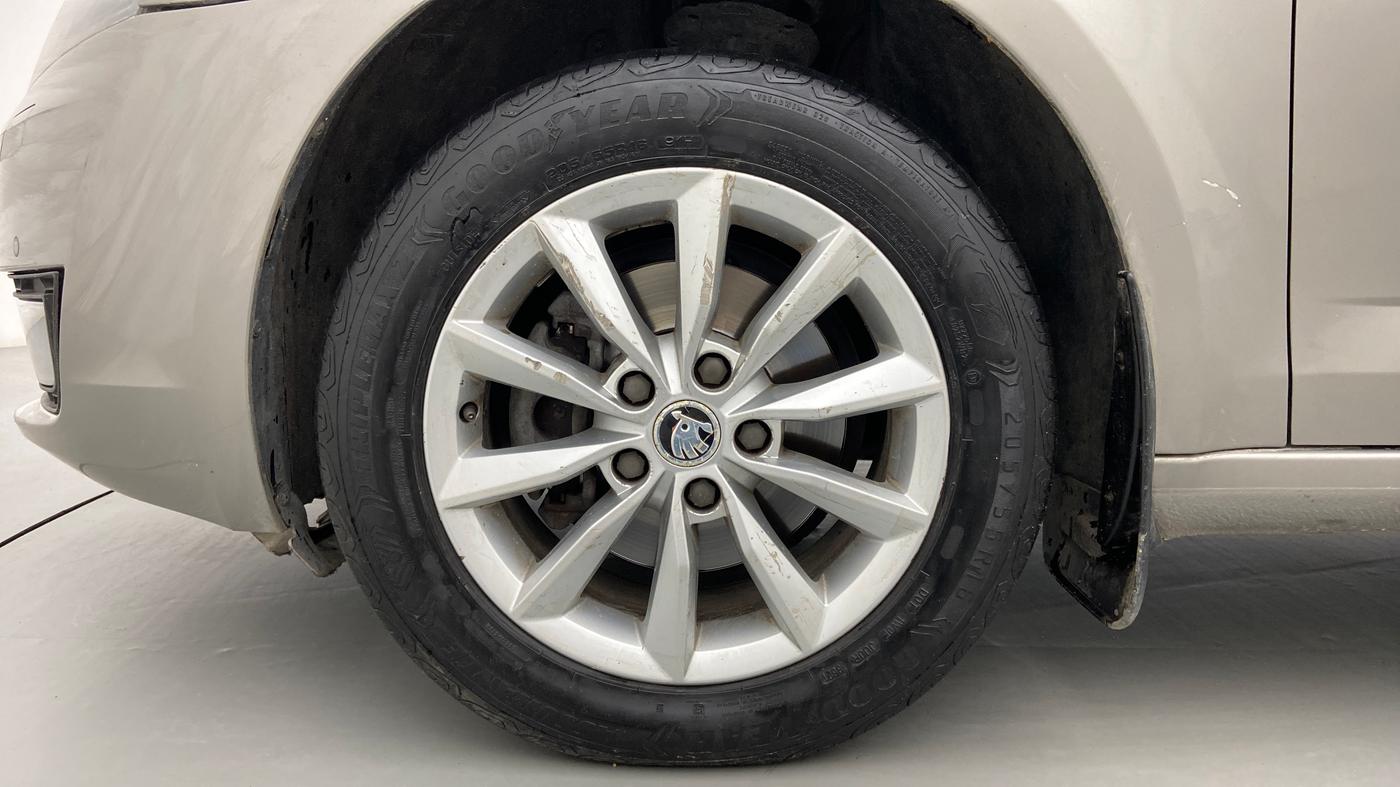 2015 Skoda Octavia ELEGANCE 2.0 TDI AT, Diesel, Automatic, 81,999 km, Left Front Wheel