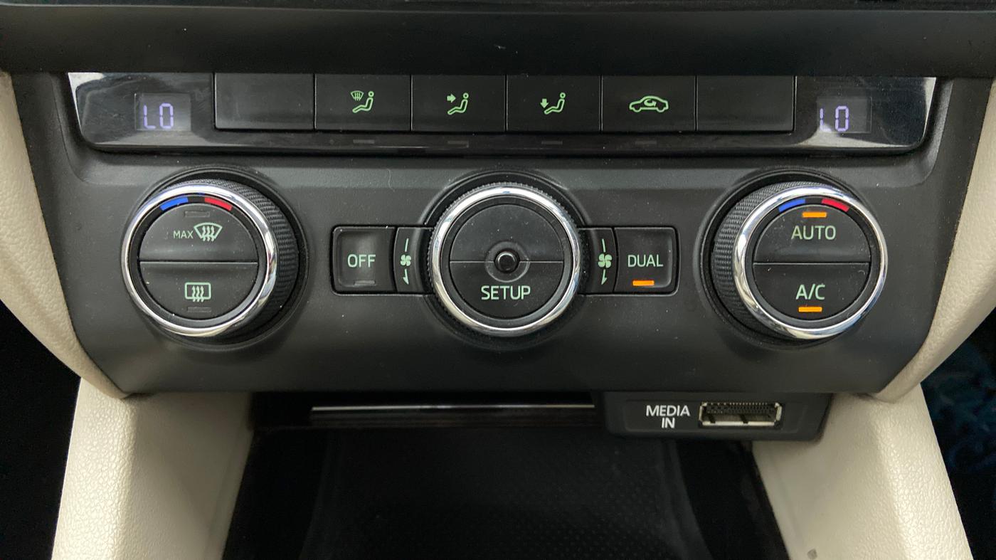 2015 Skoda Octavia ELEGANCE 2.0 TDI AT, Diesel, Automatic, 81,999 km, Automatic Climate Control