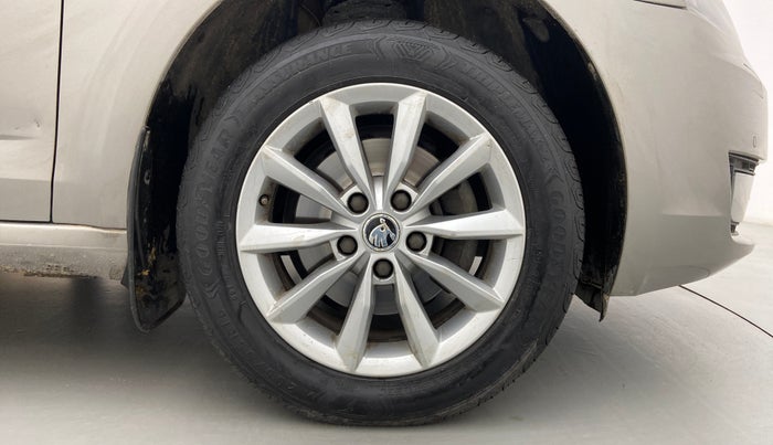 2015 Skoda Octavia ELEGANCE 2.0 TDI AT, Diesel, Automatic, 81,999 km, Right Front Wheel
