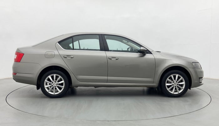 2015 Skoda Octavia ELEGANCE 2.0 TDI AT, Diesel, Automatic, 81,999 km, Right Side View