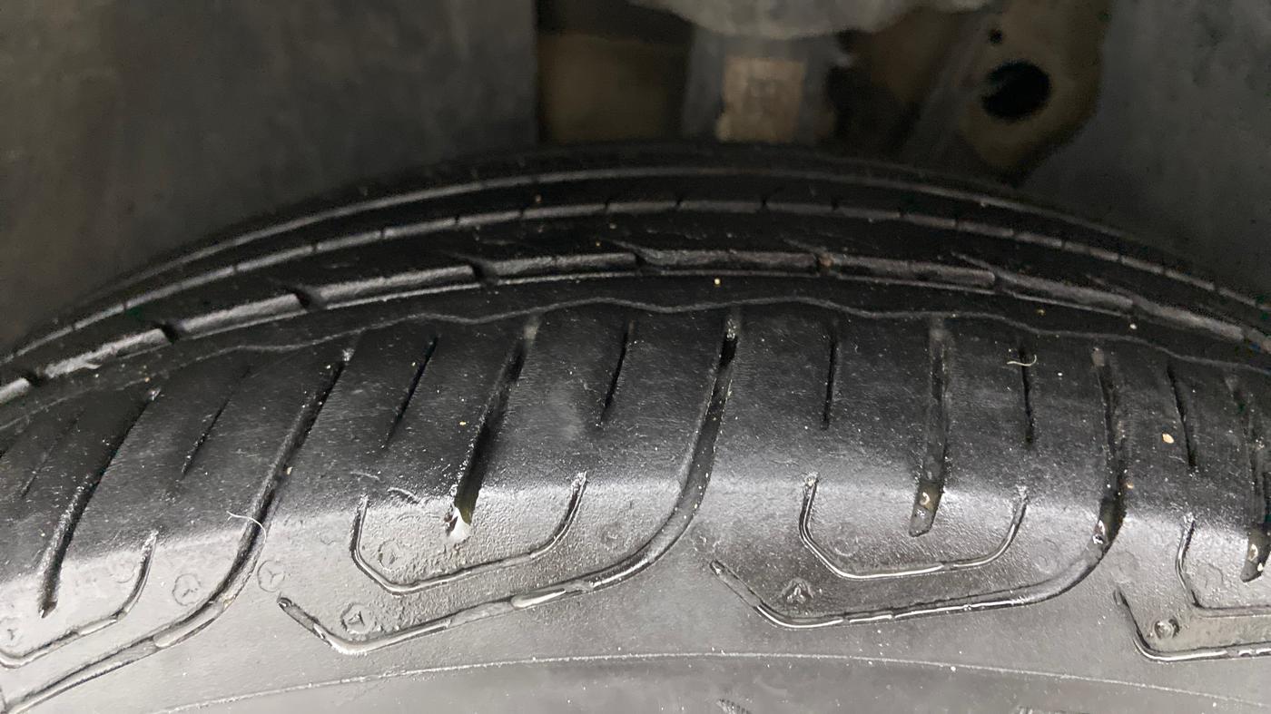 2015 Skoda Octavia ELEGANCE 2.0 TDI AT, Diesel, Automatic, 81,999 km, Left Front Tyre Tread