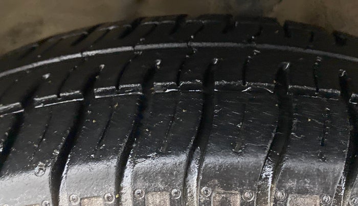 2016 Maruti Alto 800 LXI CNG, CNG, Manual, 24,082 km, Right Front Tyre Tread