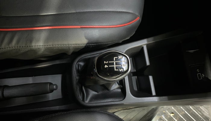 2022 Renault Kwid RXT 1.0, Petrol, Manual, 14,894 km, Gear Lever