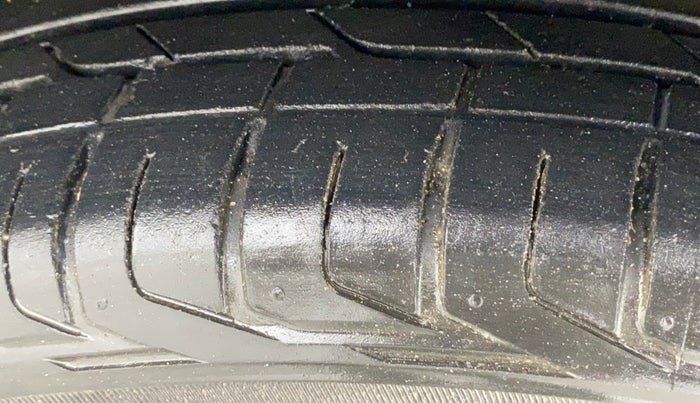 2023 Tata NEXON XMA SUNROOF PETROL, Petrol, Automatic, 36,089 km, Left Front Tyre Tread