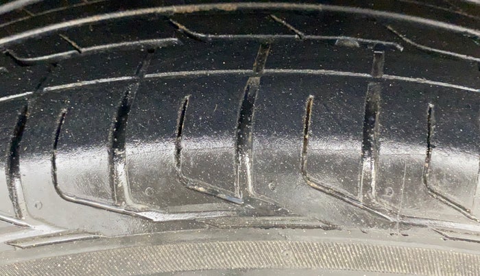 2023 Tata NEXON XMA SUNROOF PETROL, Petrol, Automatic, 36,089 km, Right Front Tyre Tread