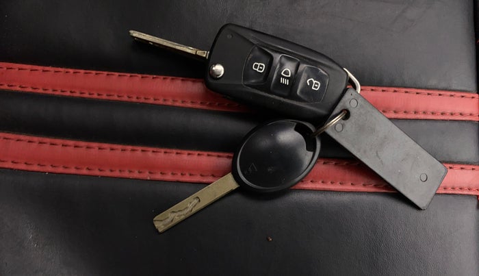 2023 Tata NEXON XMA SUNROOF PETROL, Petrol, Automatic, 36,089 km, Key Close Up