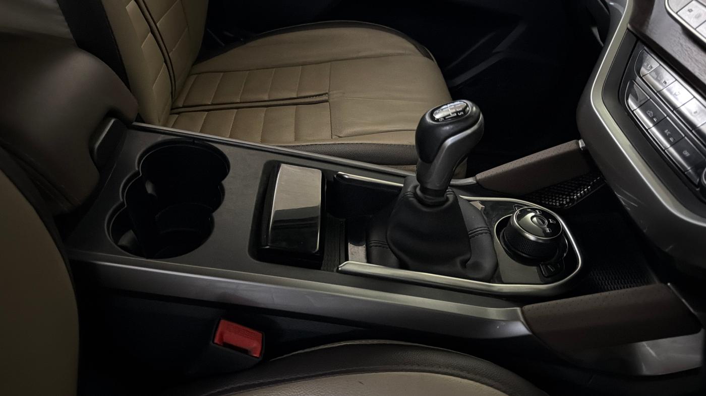 2019 Tata Harrier XZ 2.0L DUAL TONE, Diesel, Manual, 42,040 km, Gear Lever