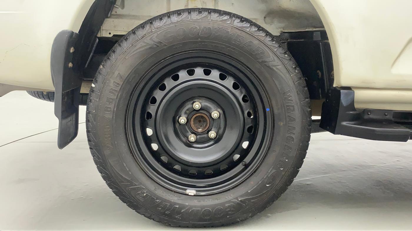 2017 Mahindra Scorpio S6+ INTELL HYBRID, Diesel, Manual, 38,170 km, Right Rear Wheel