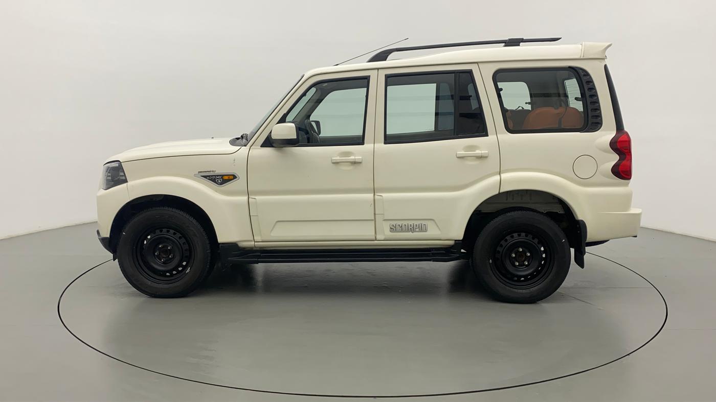 2017 Mahindra Scorpio S6+ INTELL HYBRID, Diesel, Manual, 38,170 km, Left Side