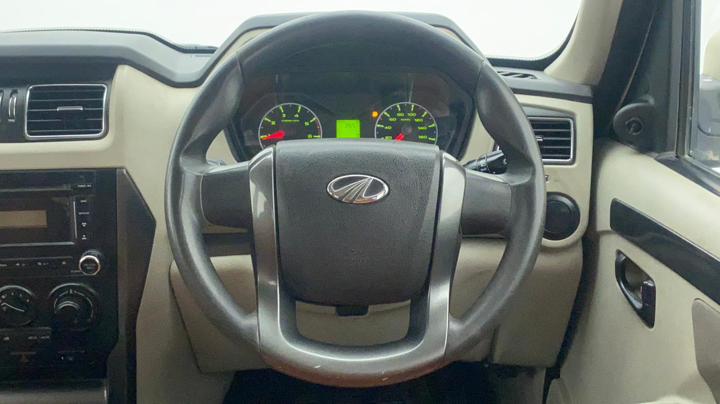 2017 Mahindra Scorpio S6+ INTELL HYBRID, Diesel, Manual, 38,170 km, Steering Wheel Close Up