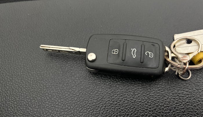 2019 Volkswagen Vento HIGHLINE PLUS 1.2 AT 16 ALLOY, Petrol, Automatic, 78,594 km, Key Close Up