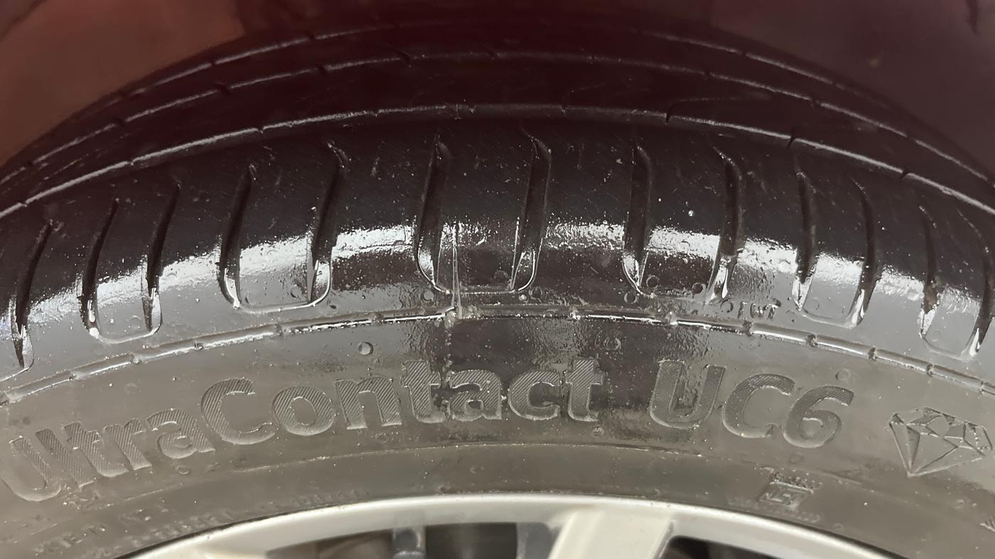 2019 Volkswagen Vento HIGHLINE PLUS 1.2 AT 16 ALLOY, Petrol, Automatic, 78,594 km, Right Front Tyre Tread