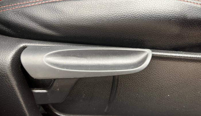 2019 Volkswagen Vento HIGHLINE PLUS 1.2 AT 16 ALLOY, Petrol, Automatic, 78,594 km, Driver Side Adjustment Panel