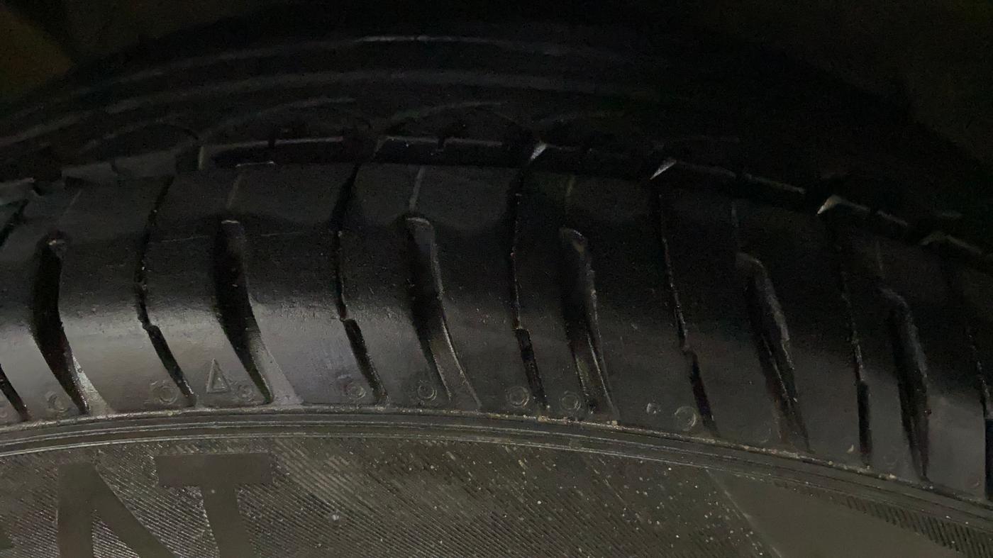 2015 Ford Figo Aspire TITANIUM 1.2 PETROL, Petrol, Manual, 60,375 km, Left Front Tyre Tread