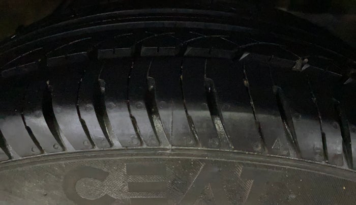 2015 Ford Figo Aspire TITANIUM 1.2 PETROL, Petrol, Manual, 60,375 km, Left Rear Tyre Tread