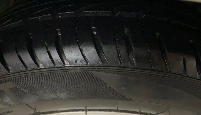 2015 Ford Figo Aspire TITANIUM 1.2 PETROL, Petrol, Manual, 60,375 km, Right Front Tyre Tread