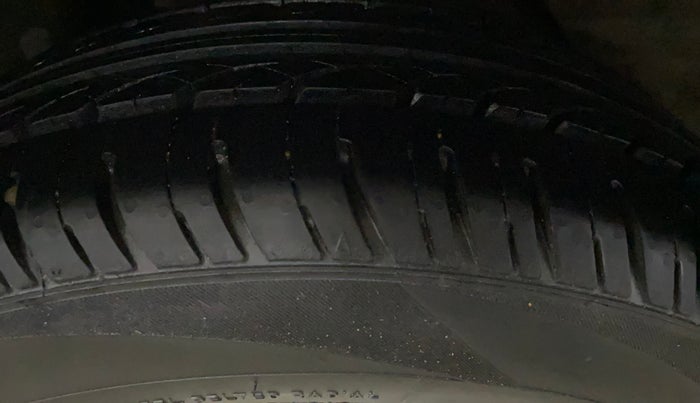 2015 Ford Figo Aspire TITANIUM 1.2 PETROL, Petrol, Manual, 60,375 km, Right Rear Tyre Tread