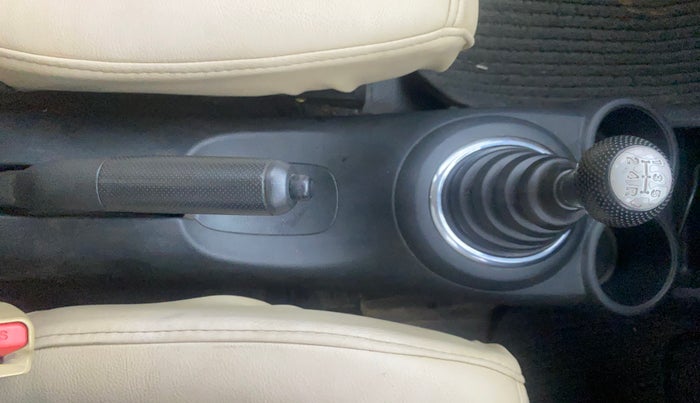 2016 Honda Amaze 1.2L I-VTEC S, Petrol, Manual, 41,745 km, Gear Lever