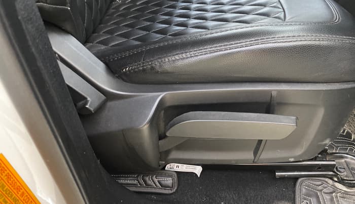 2024 Tata Harrier PURE PLUS, Diesel, Manual, 35,041 km, Driver Side Adjustment Panel