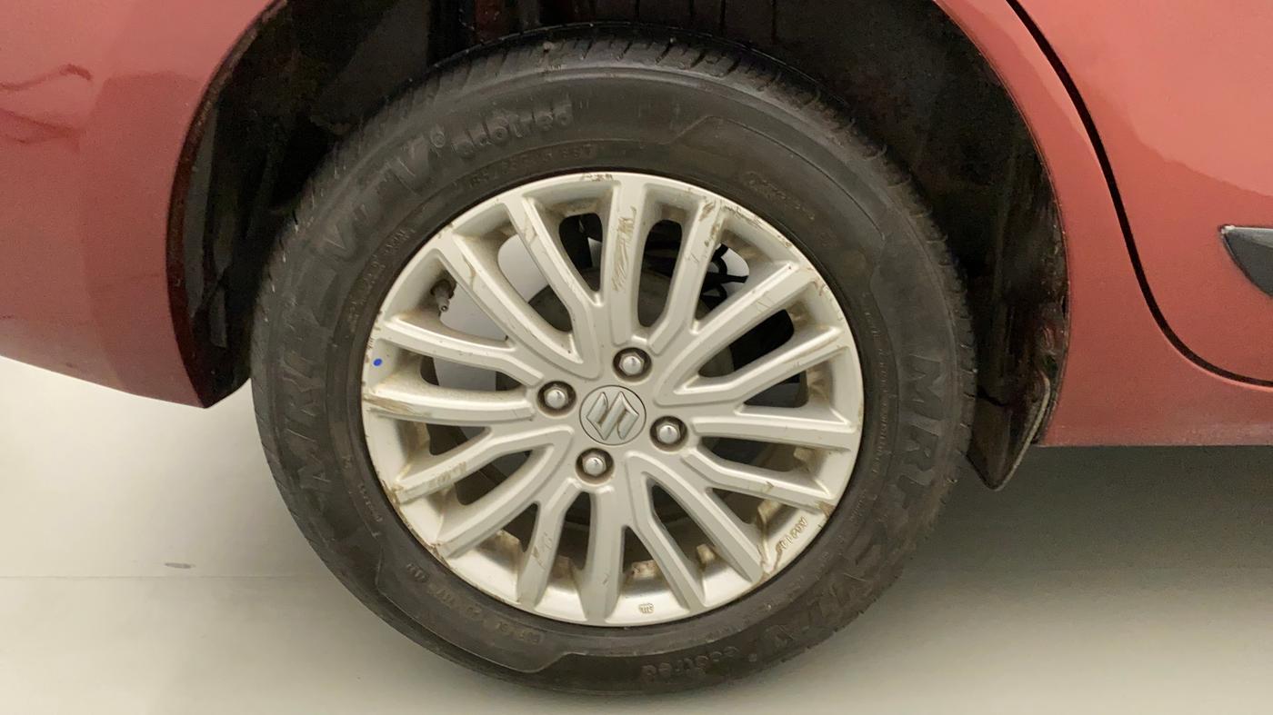 2017 Maruti Dzire ZDI, Diesel, Manual, 64,908 km, Right Rear Wheel