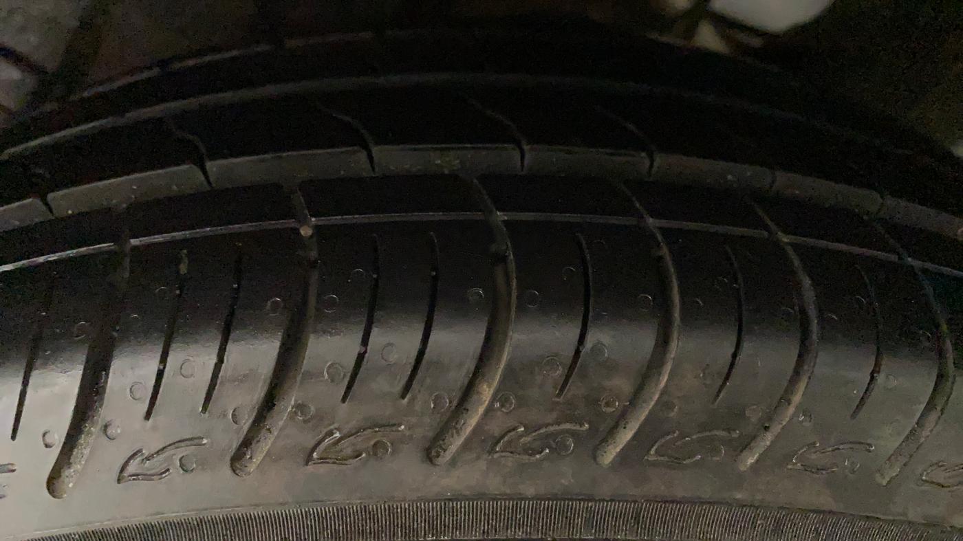 2017 Maruti Dzire ZDI, Diesel, Manual, 64,908 km, Left Front Tyre Tread