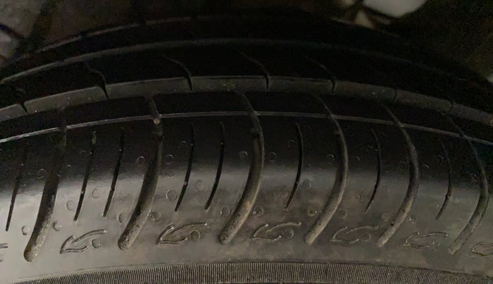 2017 Maruti Dzire ZDI, Diesel, Manual, 64,908 km, Left Front Tyre Tread